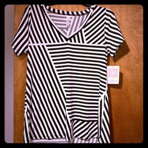 LulaRoe XS Christy V neck T